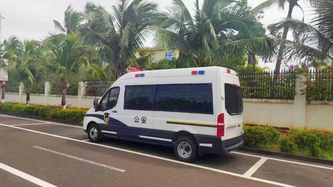 3499拉斯维加斯警力输送车奔赴海南，为自贸港封关构筑安全防线