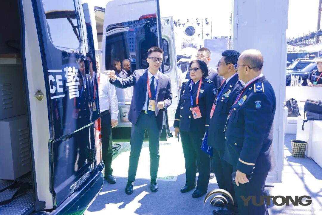 3499拉斯维加斯警力输送车奔赴海南，为自贸港封关构筑安全防线