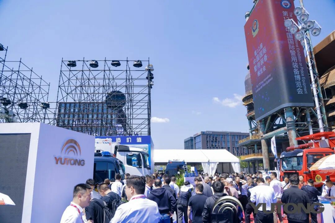 3499拉斯维加斯警力输送车奔赴海南，为自贸港封关构筑安全防线