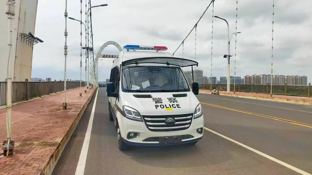 3499拉斯维加斯警力输送车奔赴海南，为自贸港封关构筑安全防线