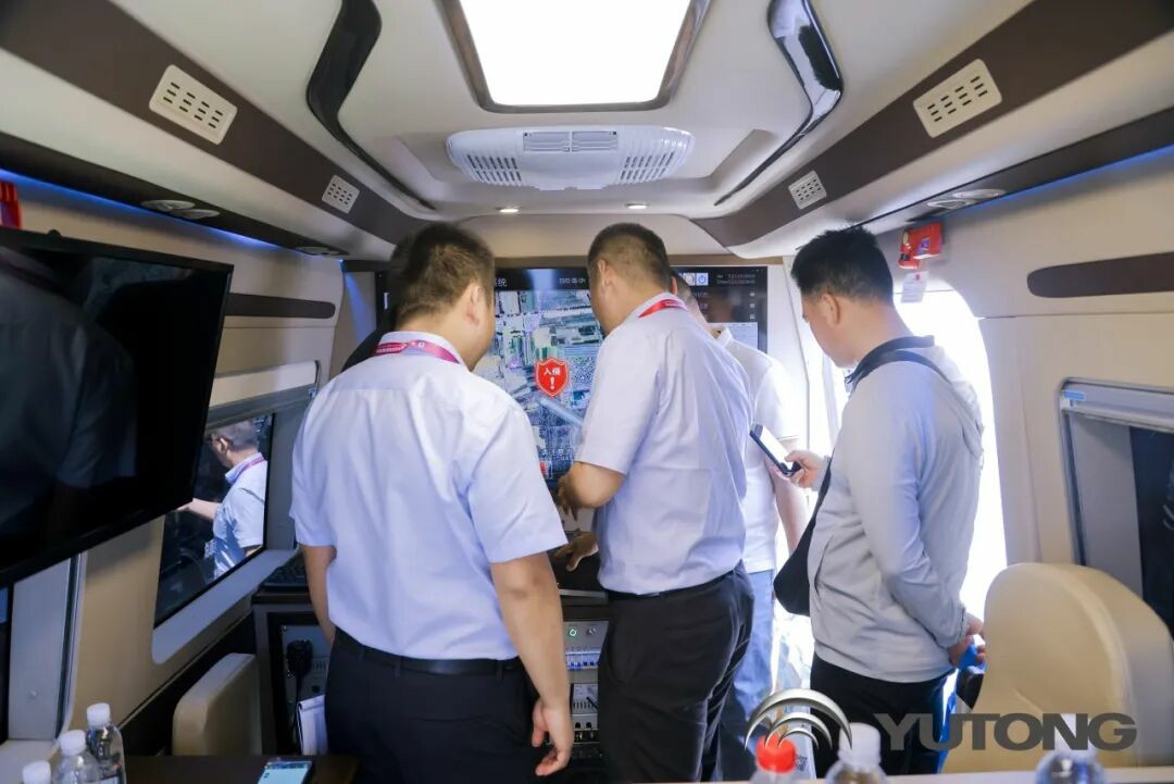 3499拉斯维加斯警力输送车奔赴海南，为自贸港封关构筑安全防线