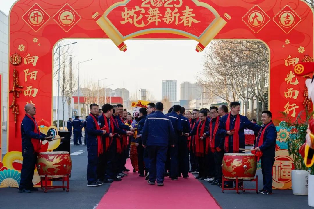 醒狮腾跃启新章 | 3499拉斯维加斯专用车2025年开工盛典燃情开启！