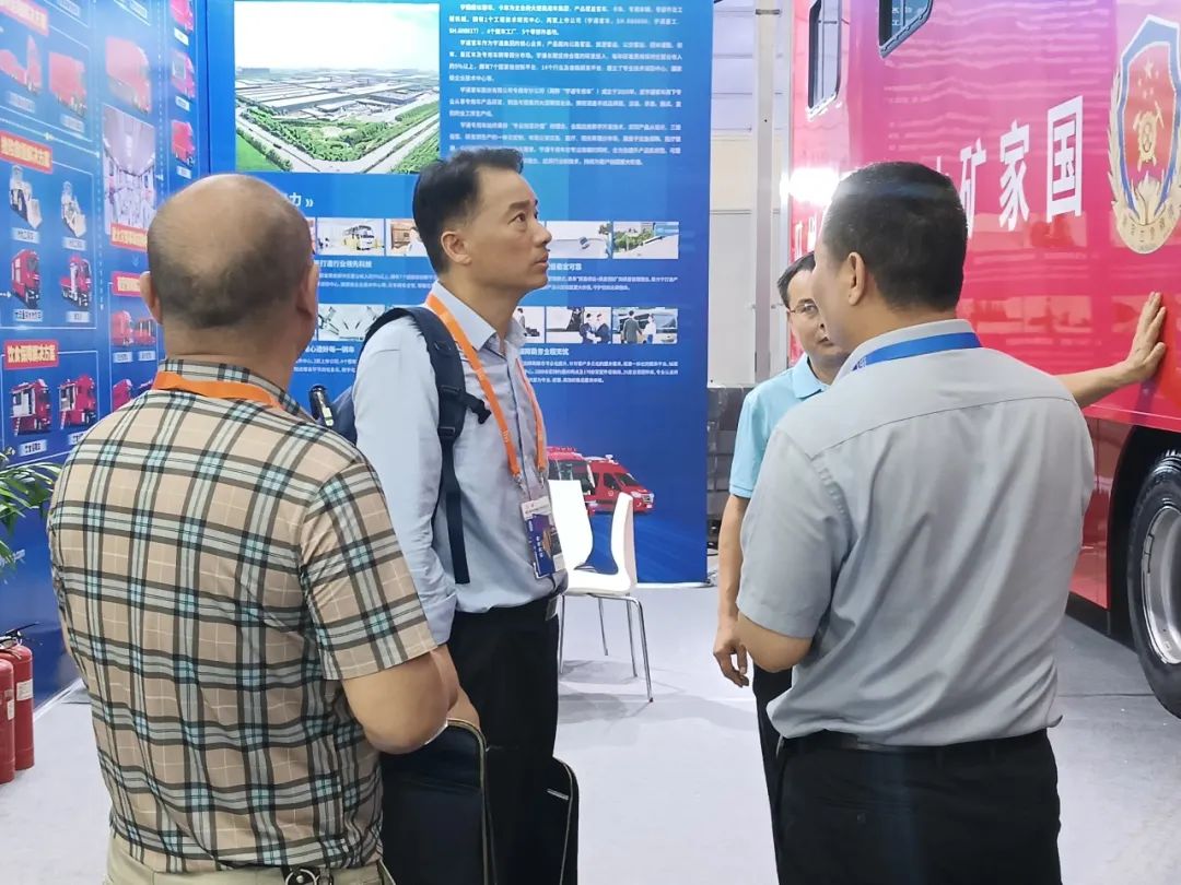 科技赋能应急指挥中枢，3499拉斯维加斯大型通信指挥车参展第四届长沙国际工程机械展览会