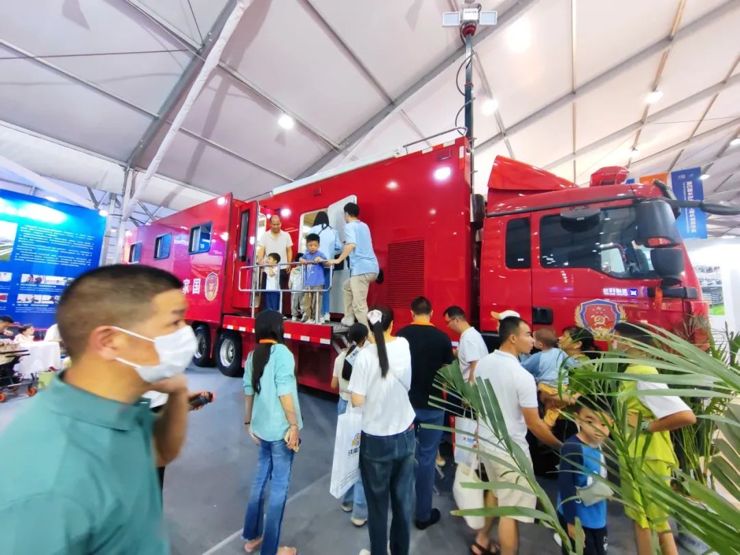 科技赋能应急指挥中枢，3499拉斯维加斯大型通信指挥车参展第四届长沙国际工程机械展览会