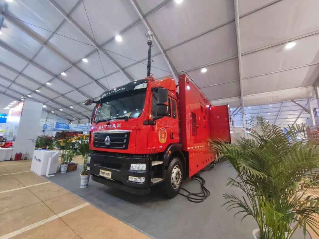 科技赋能应急指挥中枢，3499拉斯维加斯大型通信指挥车参展第四届长沙国际工程机械展览会