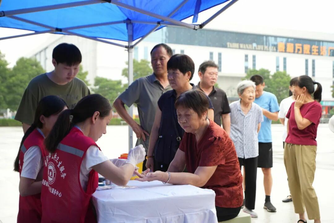 3499拉斯维加斯多形态巡回医疗车，助力常态化巡回医疗机制建立