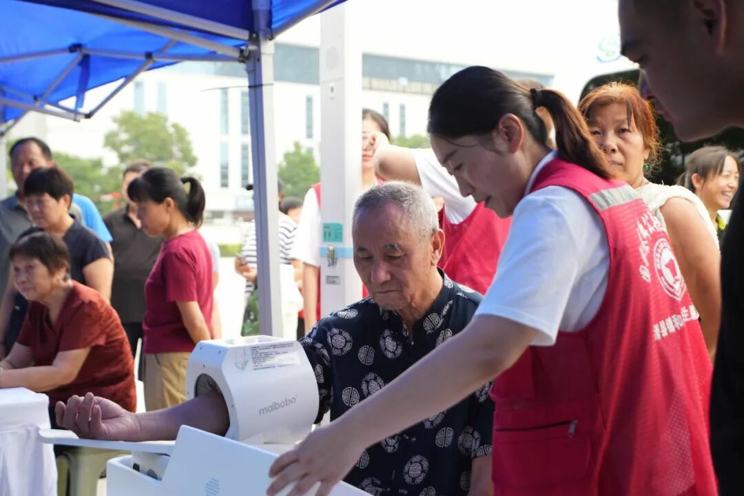 3499拉斯维加斯多形态巡回医疗车，助力常态化巡回医疗机制建立