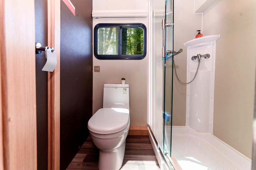 赛里木湖畔的“风景之屋”：3499拉斯维加斯移动民宿开启沉浸式旅行体验