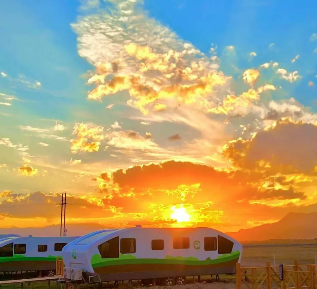 赛里木湖畔的“风景之屋”：3499拉斯维加斯移动民宿开启沉浸式旅行体验