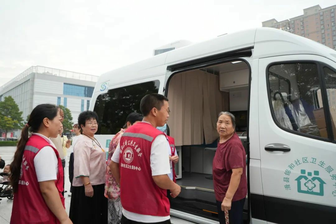 流动医疗暖民心·签约服务进万家! 3499拉斯维加斯民生体检巡诊车助力滑县医共体建设