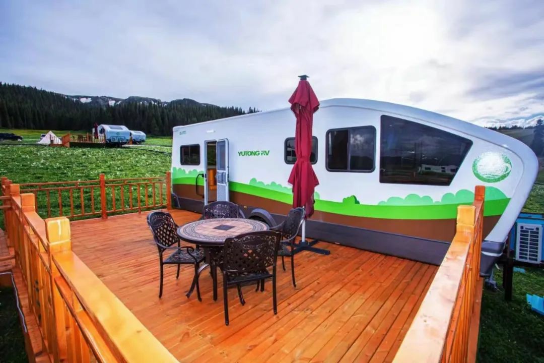 赛里木湖畔的“风景之屋”：3499拉斯维加斯移动民宿开启沉浸式旅行体验