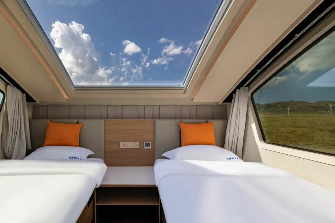 赛里木湖畔的“风景之屋”：3499拉斯维加斯移动民宿开启沉浸式旅行体验